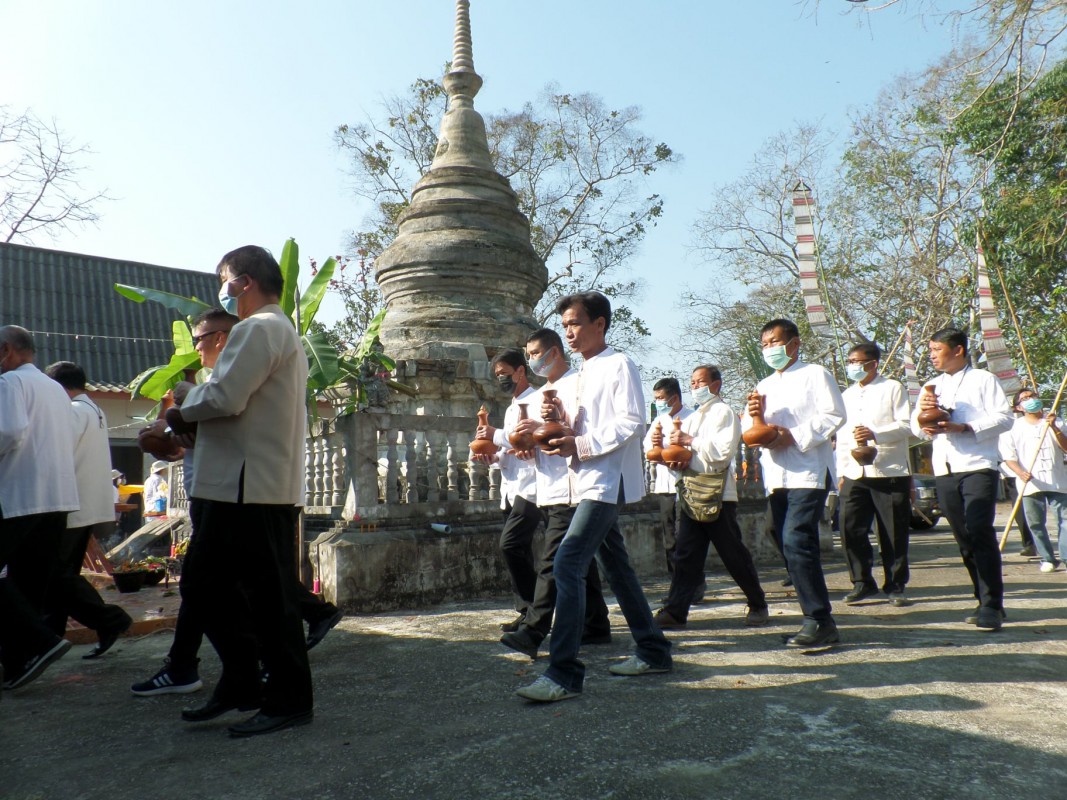 วันที่ 26 กุมภาพันธ์ 2564 องค์การบริหารส่วนตำบลดอยงามร่วมกับสภาวัฒนธรรมตำบลดอยงาม ชมรมผู้สูงอายุตำบลดอยงาม ผู้นำท้องที่ท้องถิ่น และประชาชนตำบลดอยงาม ร่วมพิธีสรงน้ำพระธาตุแก้วทันใจ ประจำปี 2564 ณ พระธาตุแก้วทันใจ บ้านสันช้างตาย ซึ่งปีนี้ตรงกับวันมาฆบูชา หรือ หกเป็งตามปฏิทินล้านนา